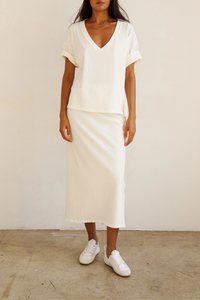 front profile model wearing The V Tee White Drop shoulder tee
Wide V-neck
Dolman shaped body
Lose shape
100% Cotton
