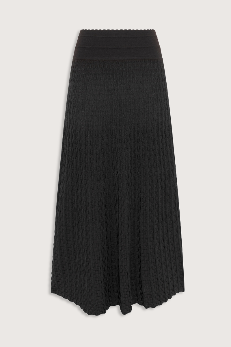 flat lay Thelma Skirt ebony deep black Two-tone
Pleated “arrow”-patterned knit
Mid-length cut
Wicker-style knit skirt
High waist
Wide scalloped waistband
50% viscose, 45% pure extra-soft virgin wool, 5% polyester
