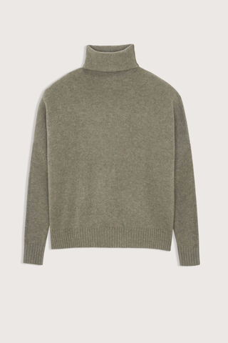 flat lay Tila T-Neck Cashmere Sweater Kaki Chin Funnel neck sweater
Sweater Tila dark chestnut
Oversized cut
Composition: 100% cashmere
4-threads loose tension jersey knitting