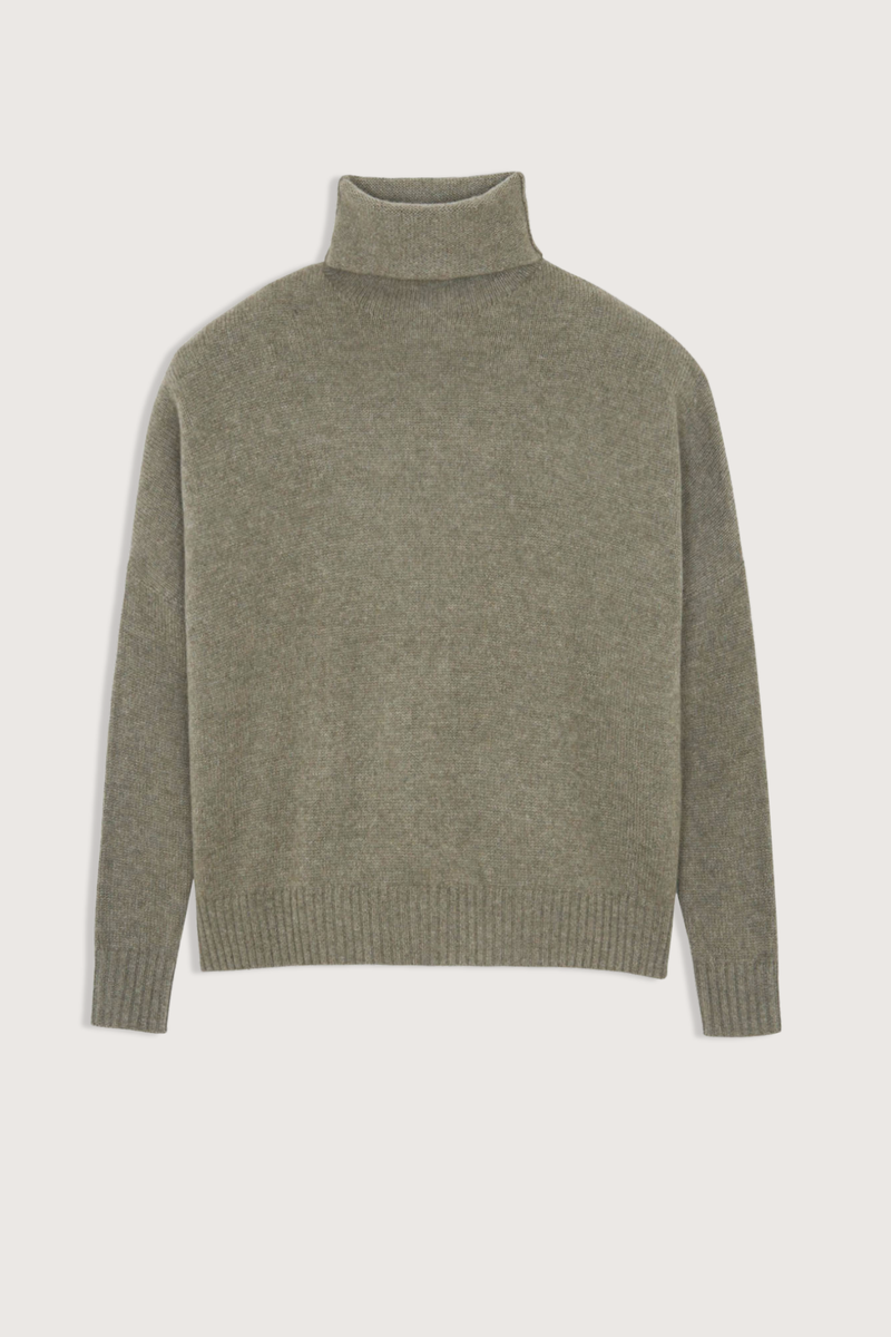 flat lay Tila T-Neck Cashmere Sweater Kaki Chin Funnel neck sweater
Sweater Tila dark chestnut
Oversized cut
Composition: 100% cashmere
4-threads loose tension jersey knitting