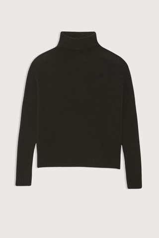 flat lay Tila T-Neck Cashmere Sweater Marron Sweater Funnel neck
Sweater Tila Marl Khaki
Oversized Fit
Composition: 100% cashmere
4 -ply loose tension jersey knitting