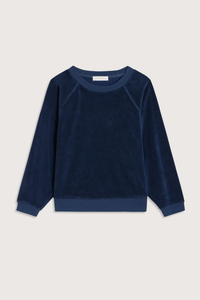 flat lay Tilos Shrunken Sweatshirt navy Hits at the waist
raglan shoulder
Flattering shrunken fit
Refined higher crewneck
 cotton polyester blend