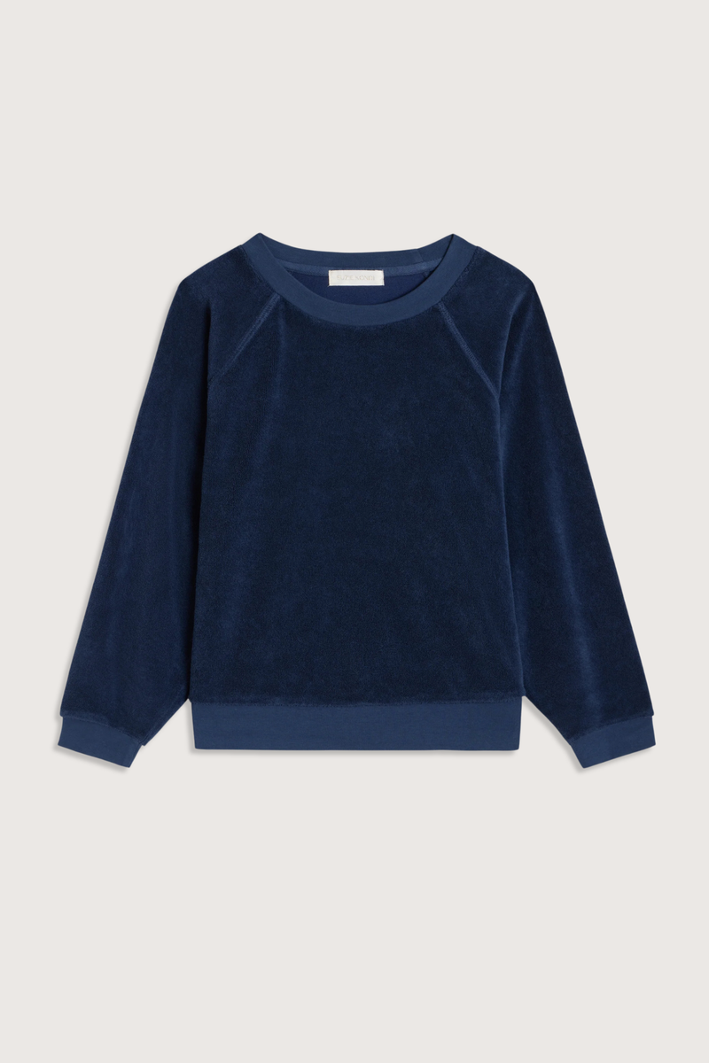 flat lay Tilos Shrunken Sweatshirt navy Hits at the waist
raglan shoulder
Flattering shrunken fit
Refined higher crewneck
 cotton polyester blend