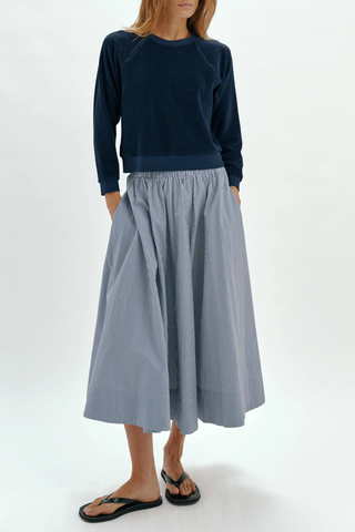 front profile model wearing  Tilos Shrunken Sweatshirt navy Hits at the waist
raglan shoulder
Flattering shrunken fit
Refined higher crewneck
 cotton polyester blend