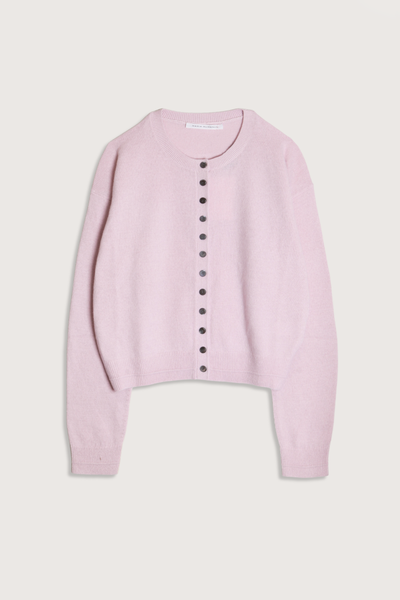 flat lay Tiny Button Cardigan Powder Pink Relaxed fit
Drop shoulder
Multiple contrasting, tiny shell buttons at the center front
Long sleeve cardigan
Cashmere Cotton blend