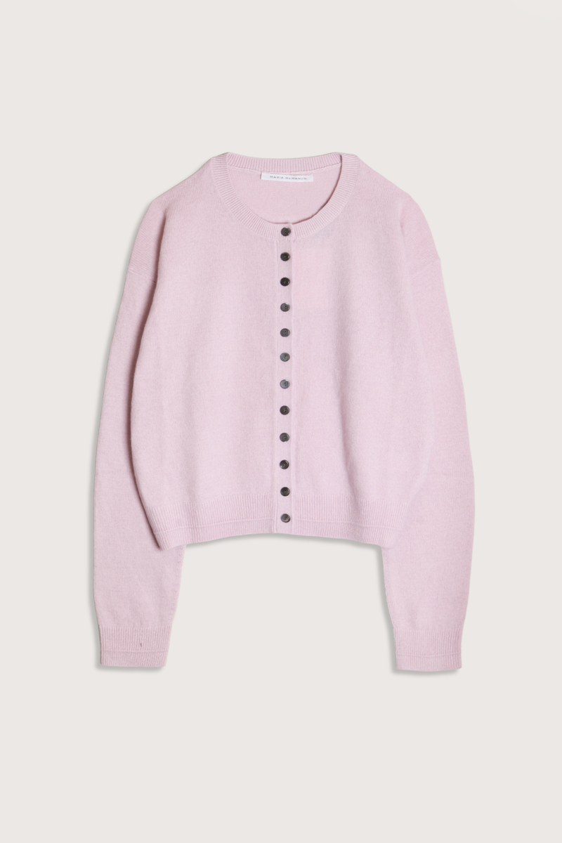 flat lay Tiny Button Cardigan Powder Pink Relaxed fit
Drop shoulder
Multiple contrasting, tiny shell buttons at the center front
Long sleeve cardigan
Cashmere Cotton blend