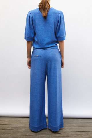 back profile model wearing Tournesol Pleated Elbow Top royal blue Pleated knit top
"Denim" effect
Round neckline
Straight cut
Wide sleeves enhanced by small pleats