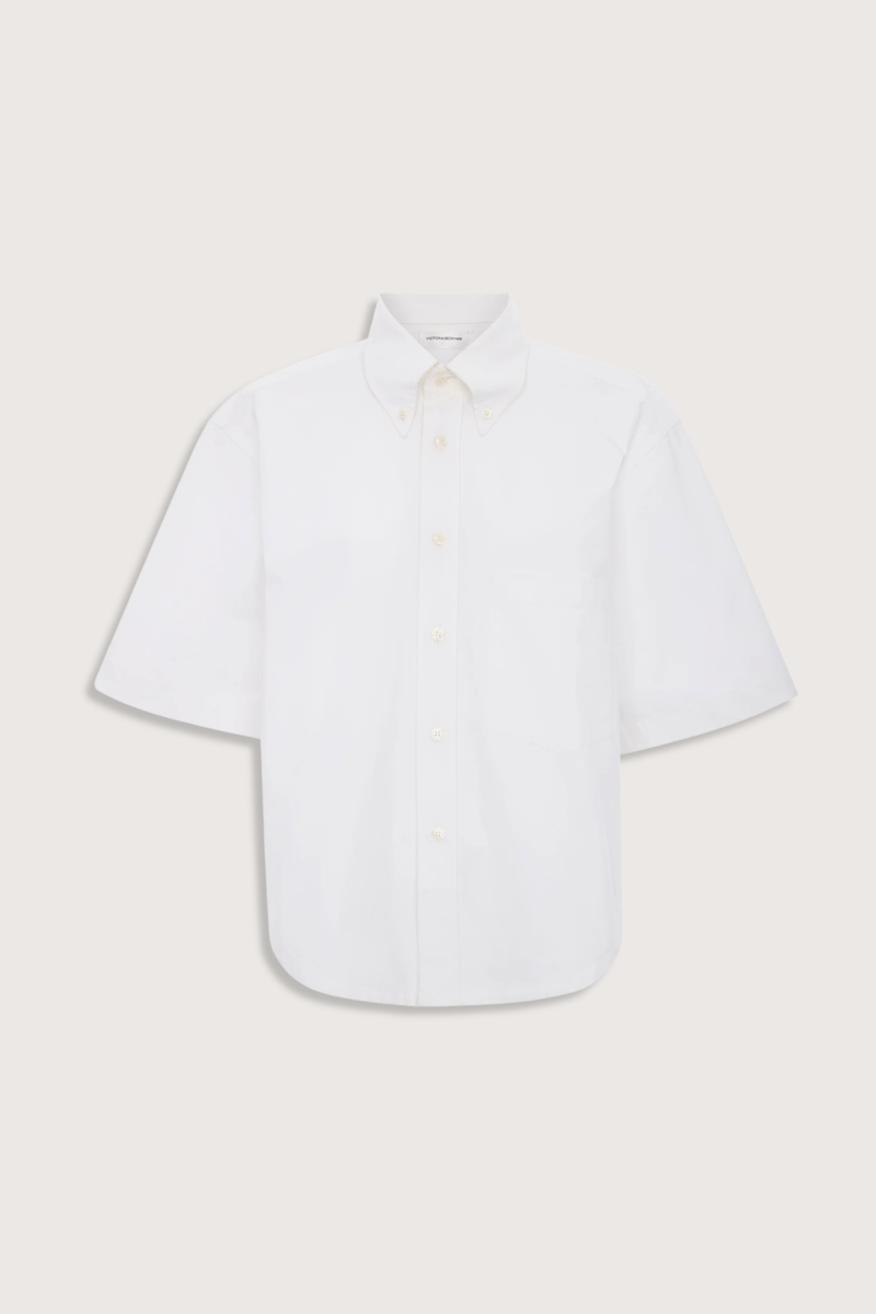 flat lay Trapeze Short Sleeve Shirt optical white Collared neckline
High hip length
Shirt sleeves
Covered back
Chest pocket
Front buttons
100% Cotton