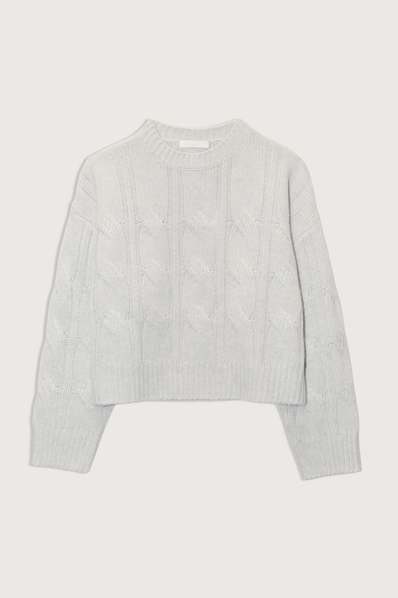 flat lay Tristan Crewneck Cashmere Blizzard grey Cable knit
Crew neck pullover
100% Cashmere
Relaxed fit