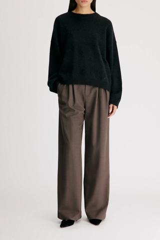 front profile model wearing Tristan Soft Yak Crew Sweater Black Mercerized yak blend
Loose fit
Crew neck
Drop shoulders
Thick ribbing along the neckline, cuffs and hem
50% Wool, 40% Yak, 10% Polyamide