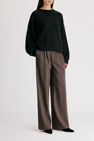 side profile model wearing Tristan Soft Yak Crew Sweater Black Mercerized yak blend
Loose fit
Crew neck
Drop shoulders
Thick ribbing along the neckline, cuffs and hem
50% Wool, 40% Yak, 10% Polyamide