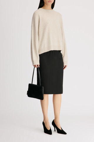 side profile model wearing Tristan Soft Yak Crew Sweater Stone M cream Mercerized yak blend
Loose fit
Crew neck
Drop shoulders
Thick ribbing along the neckline, cuffs and hem
50% Wool, 40% Yak, 10% Polyamide