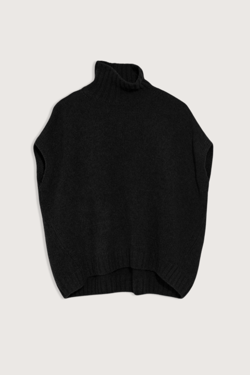 flat lay Turtle NecK Gilet Black 100% Cashmere
Ribbed roll neck
Sleeveless
Falls slightly over shoulder
Falls below the waist
Loose fit
Rib trim hem