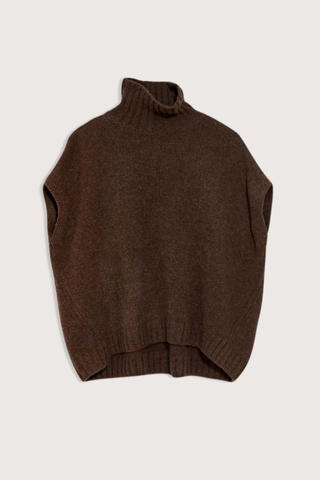 flat lay Turtle Neck Gilet Truffle 100% Cashmere
Ribbed roll neck
Sleeveless
Falls slightly over shoulder
Falls below the waist
Loose fit
Rib trim hem
