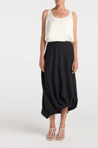 front profile model wearing Twisted Wool Skirt black Calf length skirt
Twist detail at the hem
Mid waist
73% virgin wool 27% wool mohair