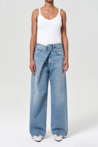 front profile model wearing Vana Fold Jean mantra light blue cotton Marbled vintage indigo wash
Fold-over detail at the waist
Classic five-pocket construction
Sculptural twist on a laid-back shape
Non stretch, weightless 100% cotton denim
Washed down for a super soft feel
Drapes effortlessly
Clean structure
