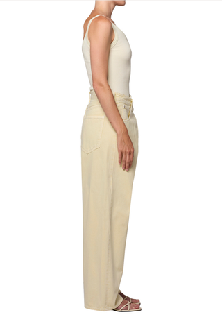 side profile model wearing Vana Fold Jean Lemon Fold-over detail at the waist
Classic five-pocket construction
Sculptural twist on a laid-back shape
Non stretch, weightless 100% cotton denim