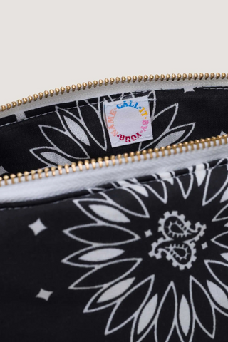 close up of zipper and logo patch of Vanity Large Bag With Smile Black bandana cotton with zipper and black handle