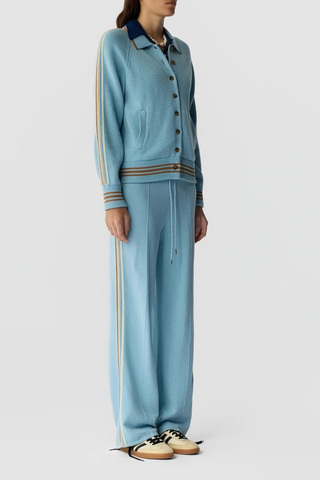 side profile model wearing Varsity Jacket Cotton/Cashmere clear sky blue MID-WEIGHT VARSITY JACKET
ATHLETIC STRIPE TAPE AT SLEEVE CENTER
STRIPED RIB HEM AND SLEEVE CUFF
FRONT POCKETS
FRONT BUTTON CLOSURE
RIB POLO COLLAR WITH CONTRAST COLOR TIPPING
RAGLAN ARMHOLE
BACK NECK GIR BRANDING