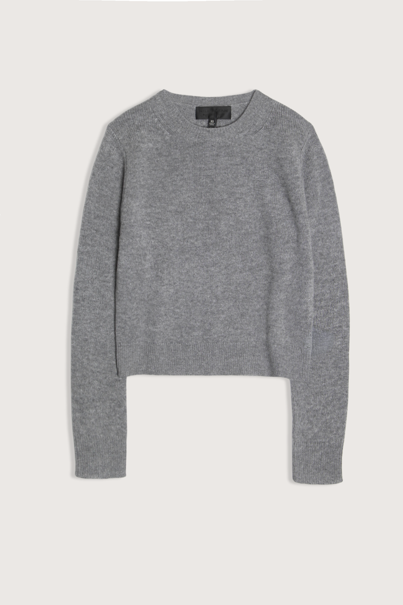 flat lay Venus Cashmere Sweater Pebble Grey Light to medium weight gauge
Crewneck
Long sleeves
Fully fashioned along neck, sleeve and arm hole
Shorter body, not cropped
