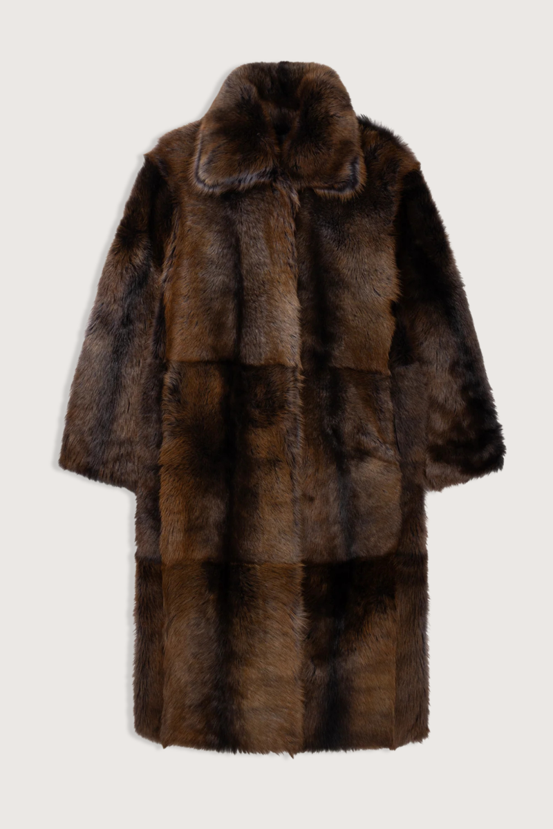 flat lay Verena Toscana Long Coat night Shearling Coat
100% lamb leather with a rich Night finish
Long, voluminous silhouette
Regular fit
Unlined