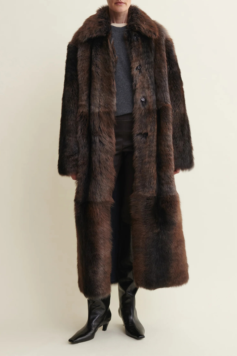 front profile model wearing  Verena Toscana Long Coat night Shearling Coat
100% lamb leather with a rich Night finish
Long, voluminous silhouette
Regular fit
Unlined