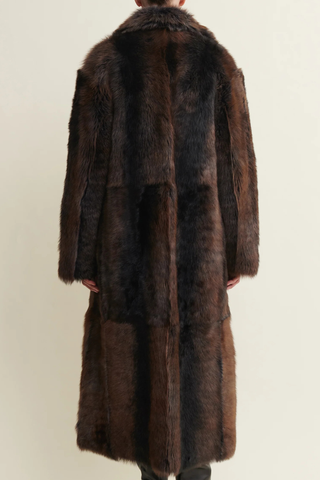 back profile model wearing  Verena Toscana Long Coat night Shearling Coat
100% lamb leather with a rich Night finish
Long, voluminous silhouette
Regular fit
Unlined