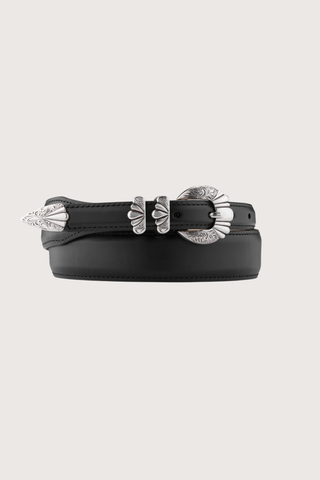 close up coiled Versailles Black Calf Belt Hand-worked tapered silhouette, gradually shifting from 3.6 cm to 2 cm
4-piece “Versailles” buckle in an antique silver finish
100% calfskin
Solid brass hardware
Buckle: 2 cm
Height: 3.6 cm to 2 cm