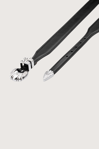 angled view of  Versailles Black Calf Belt Hand-worked tapered silhouette, gradually shifting from 3.6 cm to 2 cm
4-piece “Versailles” buckle in an antique silver finish
100% calfskin
Solid brass hardware
Buckle: 2 cm
Height: 3.6 cm to 2 cm