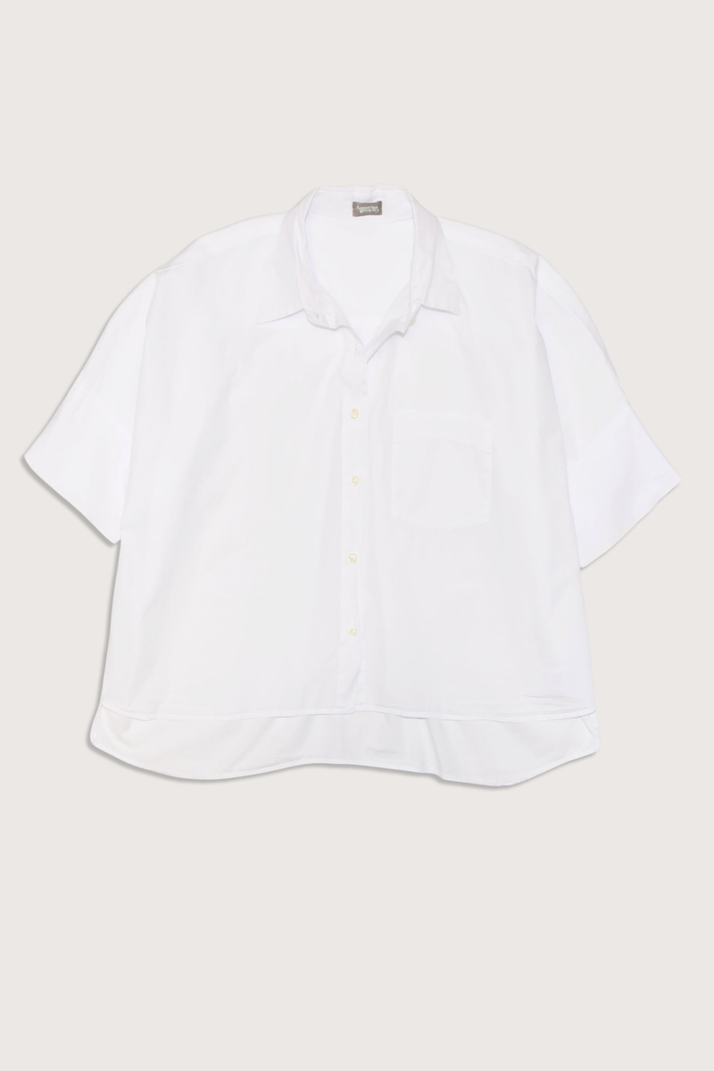 flat lay Vesper Oversized Shirt cotton white cropped boxy blouse
Crisp white cotton
Front pocket
Thoughtful short cuffed sleeve
Pleats and button detail