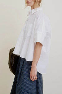 side profile model wearing Vesper Oversized Shirt cotton white cropped boxy blouse
Crisp white cotton
Front pocket
Thoughtful short cuffed sleeve
Pleats and button detail