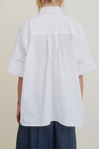 back profile model wearing Vesper Oversized Shirt cotton white cropped boxy blouse
Crisp white cotton
Front pocket
Thoughtful short cuffed sleeve
Pleats and button detail