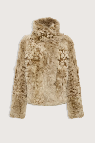 flat lay Veste Reversible Fur Jacket Chai Latte beige Unlined Toscana lambskin
Two piped pockets
Front hook-and-eye fastening
Draped collar
Long-haired lamb
Wide cut
100% Lamb