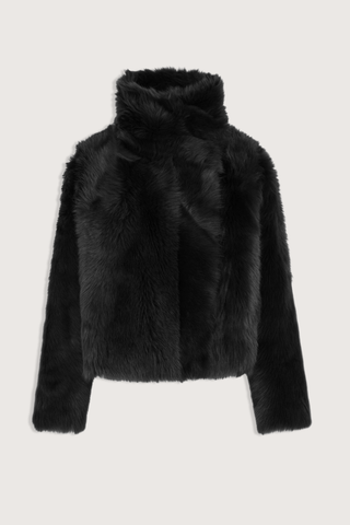 front flat lay Veste Reversible Fur Jacket Noir Unlined Toscana lambskin
Two piped pockets
Front hook-and-eye fastening
Draped collar
Long-haired lamb
Wide cut
100% Lamb