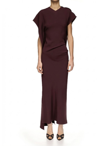 front profile model wearing Victoria Midi Dress Fluid Cady cinnabar red Fluid drape
v-neckline
Midi length
Asymmetric hem & sleeve
Side gathers
Back neck zip
50% Viscose 47% Acetate 3% Elastane