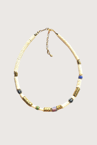 flat lay Vintage Snake Necklace ivory Vintage African glass beads
Vintage African brasse beads
Gold plated findings 18K
Length: 37 to 45 cm (14.6 to 17.7 inches)