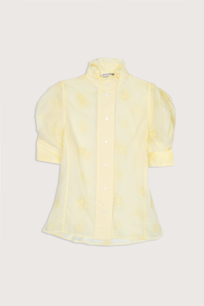 flat lay Vita Embroidered Voile Short Sleeve Top yellow Embroidery throughout
Puff sleeves
Ruched sleeves with thick cuffs
High collar with ruffles
Button front

Side slit
100% Cotton