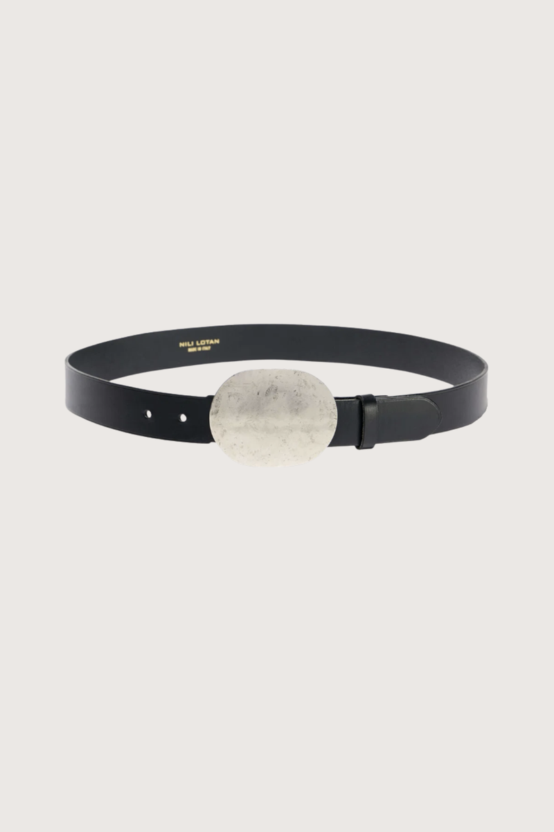 flat lay Wayne Belt Black / Antique Hammered Silver Buckle 35mm strap
Removable plated brass buckle finished in tumbled silver
Interchangeable buckle is secured with a removable strap closure
100% Calfskin Leather