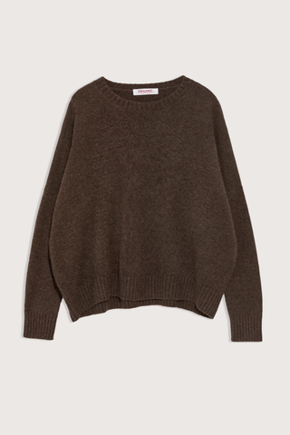 flat lay Wide Pullover Cashmere Truffle 100% Cashmere
Crew neck
Boxy fit
Ribbed trim neckline, cuff, and hem
Hip-length