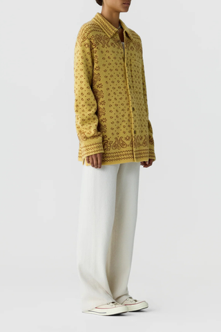 side profile model wearing Wild Rag Work Shirt Sole yellow Unisex cashmere overshirt
Knit from mid-weight 100% cashmere
Relaxed fit
bandana print throughout
Classic shirt collar
Chest patch pocket
Front button down closure
Button sleeve cuff with plack