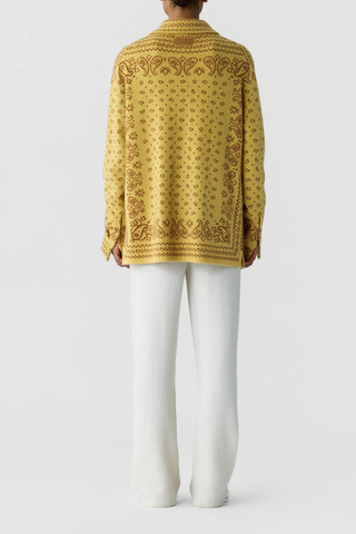back profile model wearing Wild Rag Work Shirt Sole yellow Unisex cashmere overshirt
Knit from mid-weight 100% cashmere
Relaxed fit
bandana print throughout
Classic shirt collar
Chest patch pocket
Front button down closure
Button sleeve cuff with plack