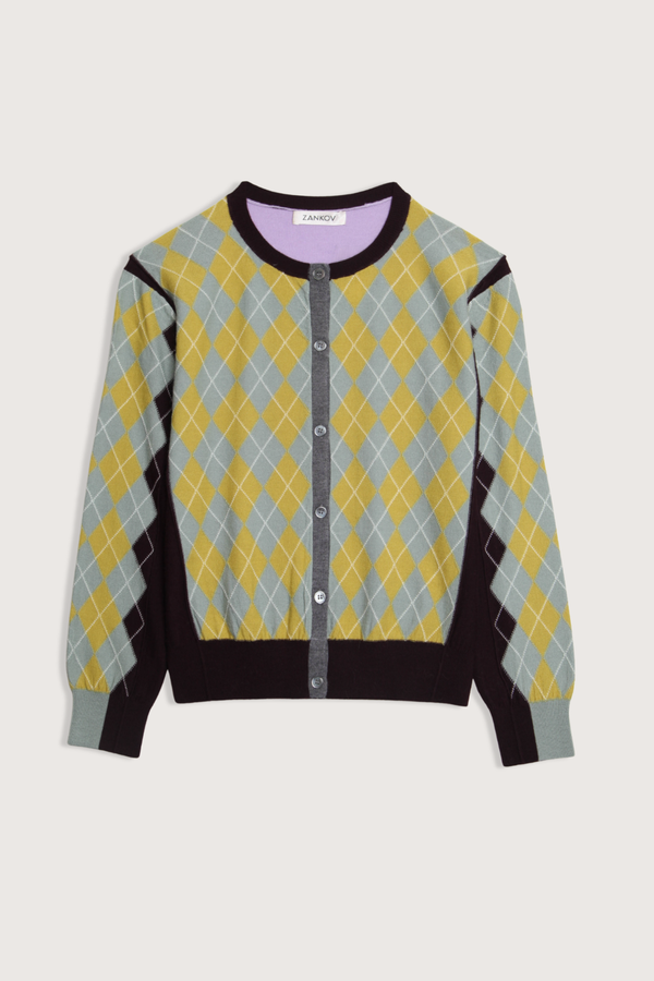 flat lay William Reverse Argyle Cardigan lemon multi color 100% Laine wool
6 button front closure
Argyle print throughout
Crew neckline
Contrast solid pattern on collar, hem, sleeve and button area