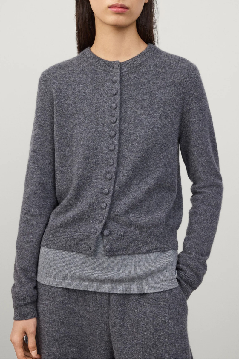 front profile model wearing Wilona Cardigan Graphite 100% cashmere Mid-weight, plain knit 
Close fit
Hip-length silhouette
Round neck
Full-length sleeves
Tonal cashmere-covered buttons