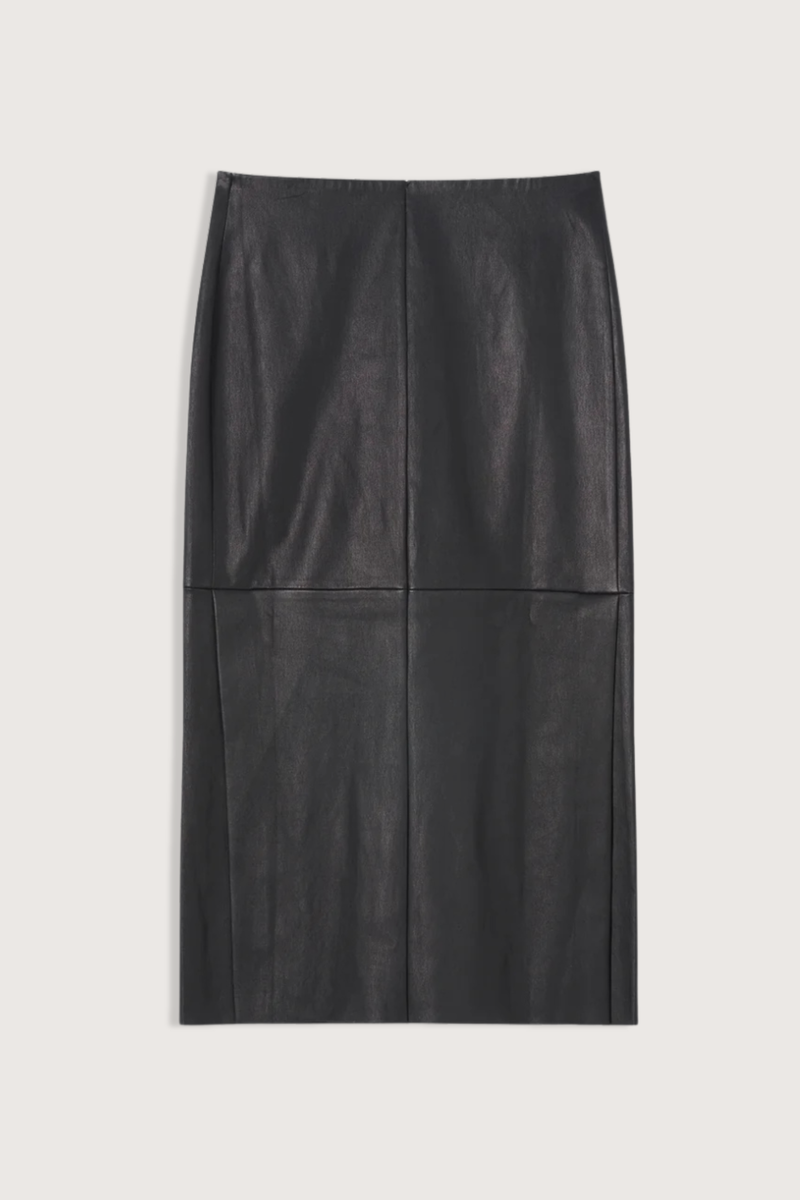 flat lay Winona Leather Skirt black Long tube skirt
Minimalist design
Straight line
Side slit
100% Stretch lamb leather
