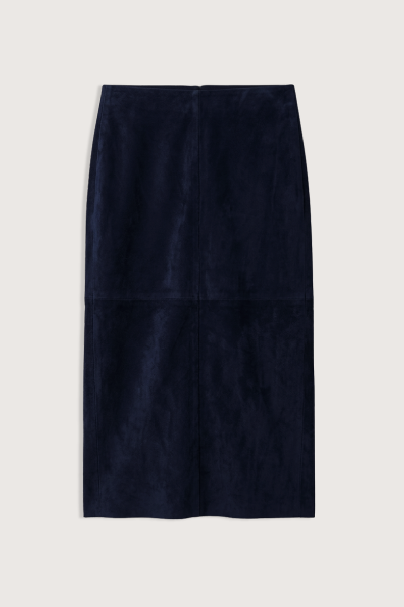 flat lay Winona Suede Skirt navy Long tube skirt
Minimalist design
Straight line
Side slit
100% Stretch leather suede
Machine washable