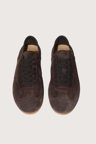 front profile model wearing Winter Driving Sole Sneaker in Suede mocha brown Upper: Suede
Lining: Leather
Lace-up closure
Round toe
Rubber thin sole