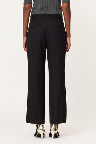 back profile model wearing Wool Trouser black Classic tailored
Straight-leg
Mid-to-high waistband
Belt loops
Extended asymmetric front button fastening
Side slip pockets
Crisp central front crease.
97% Virgin Wool 3% Elastam | LINING: 62% Cupro 38% Cotton