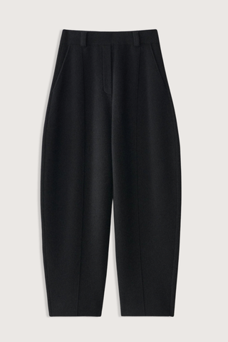 flat lay Wrenda Cashmere Barrel Trousers black tailoring-inspired
Structure and shape
Double face cashmere
Relaxed fit
Mid waist into full-length
Wide barrel legs
Belt loops
Faux fly
Reverse stitch pin tucks
Side seam pockets
100% Cashmere