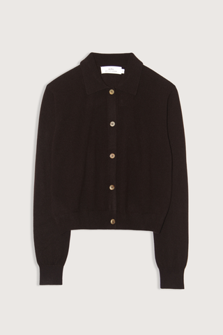 flat lay Wrexham Coat Cashmere Cardigan brown wood 100% baby goat cashmere
Soft, warm and breathable feel
Button-through cardigan
Neat pointed shirt collar
Contrast ribbed cuffs
Deep ribbed hem