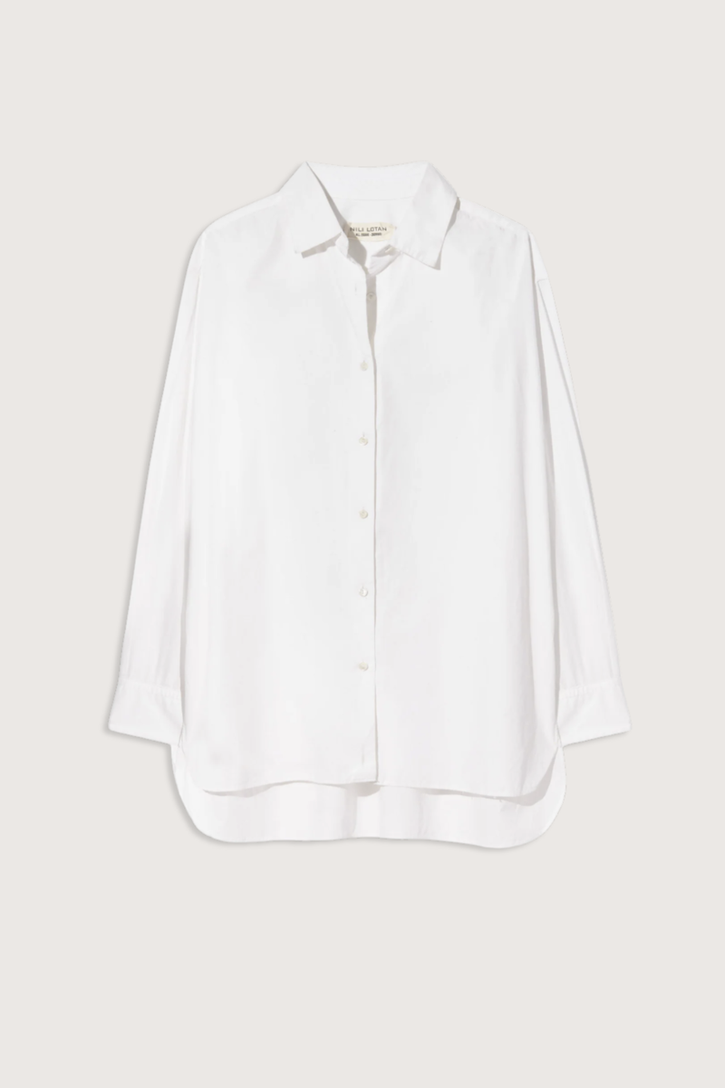 flat lay Yorke Shirt white Oversized
Button down
100% Italian cotton poplin
Buttoned center
Front placket and sleeve cuff
